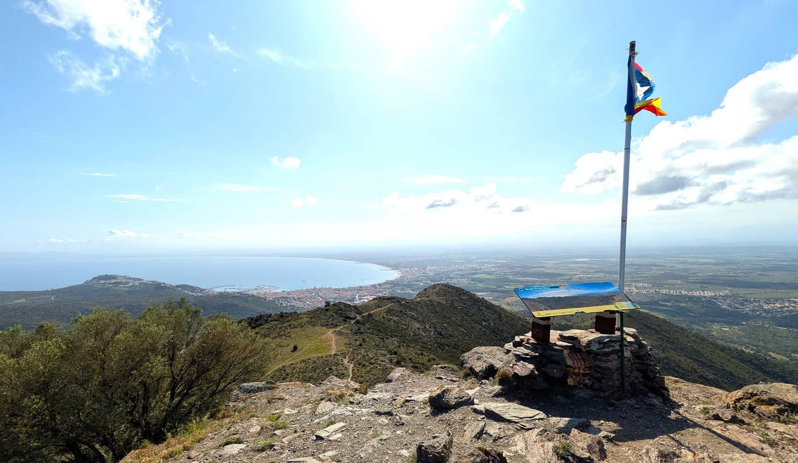 Vista de la badia de Roses des del mirador del Pic de l'Àliga