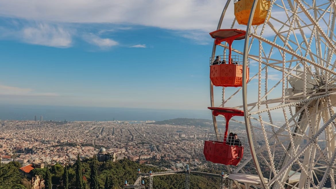 La noria y la vista de Barcelona desde el Tibidabo
