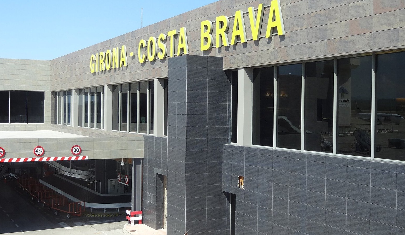 De l'estació de Barcelona Sants a l'aeroport de Girona