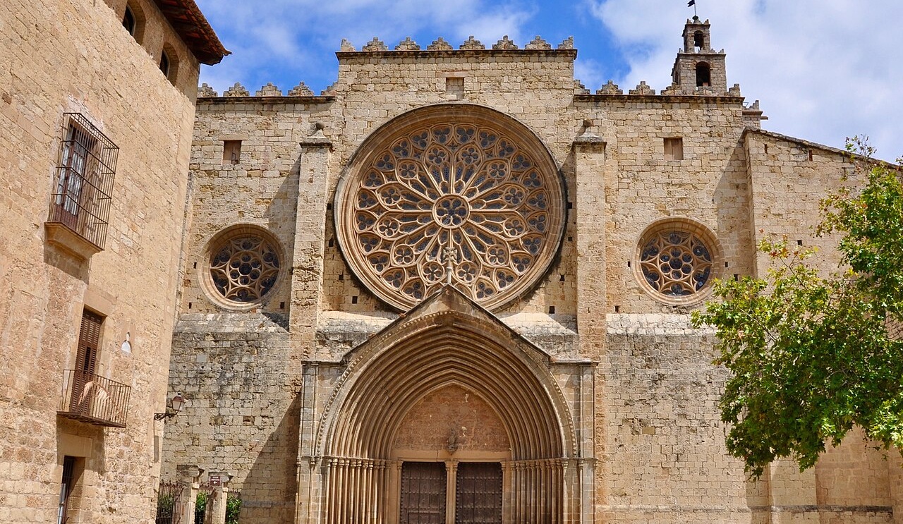 La rosassa de la façana de l'església del monestir