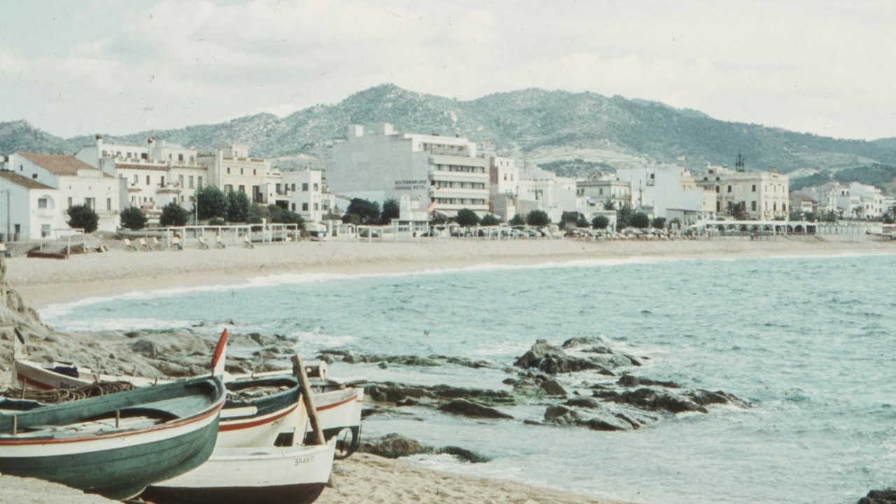 Barques de pêche sur la plage de Lloret