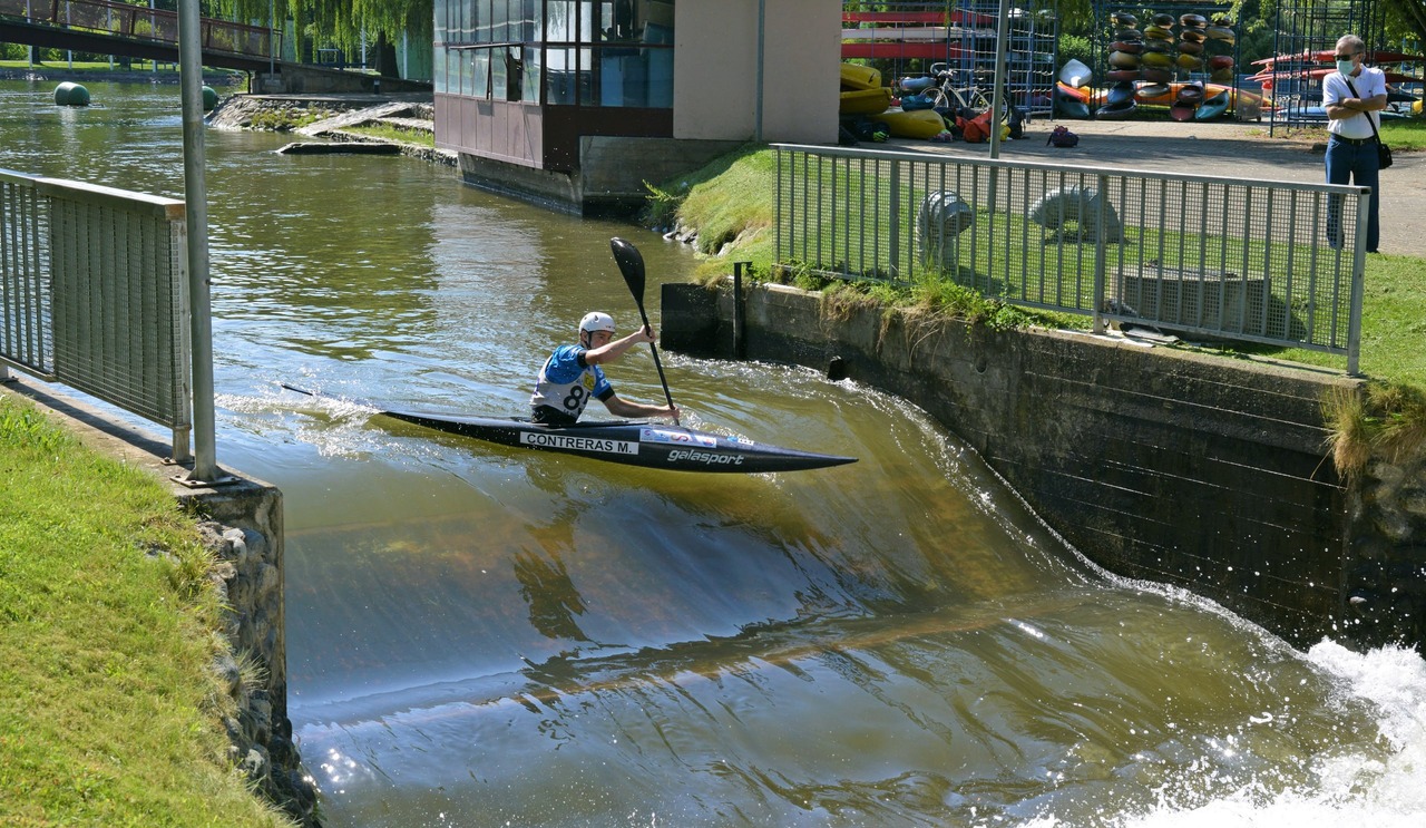 Kajakfahrer auf der Strecke im Parc Olímpic del Segre