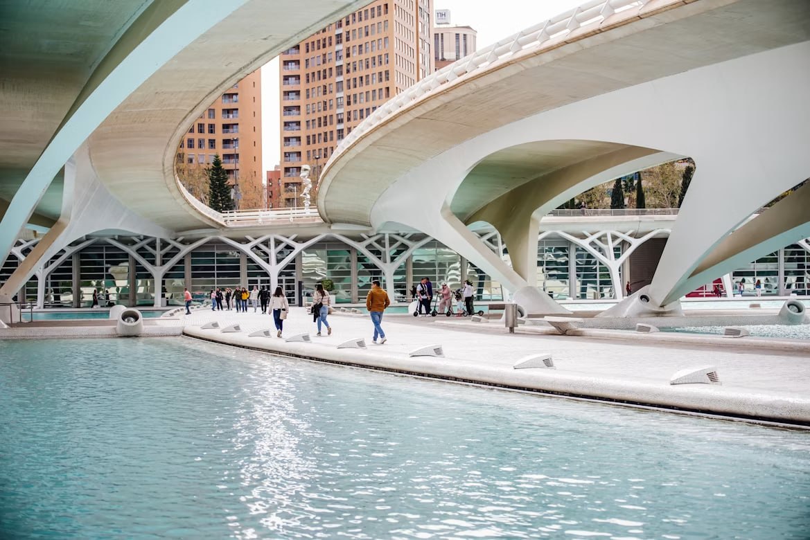 Die Brücken der Stadt der Künste über dem Wasser