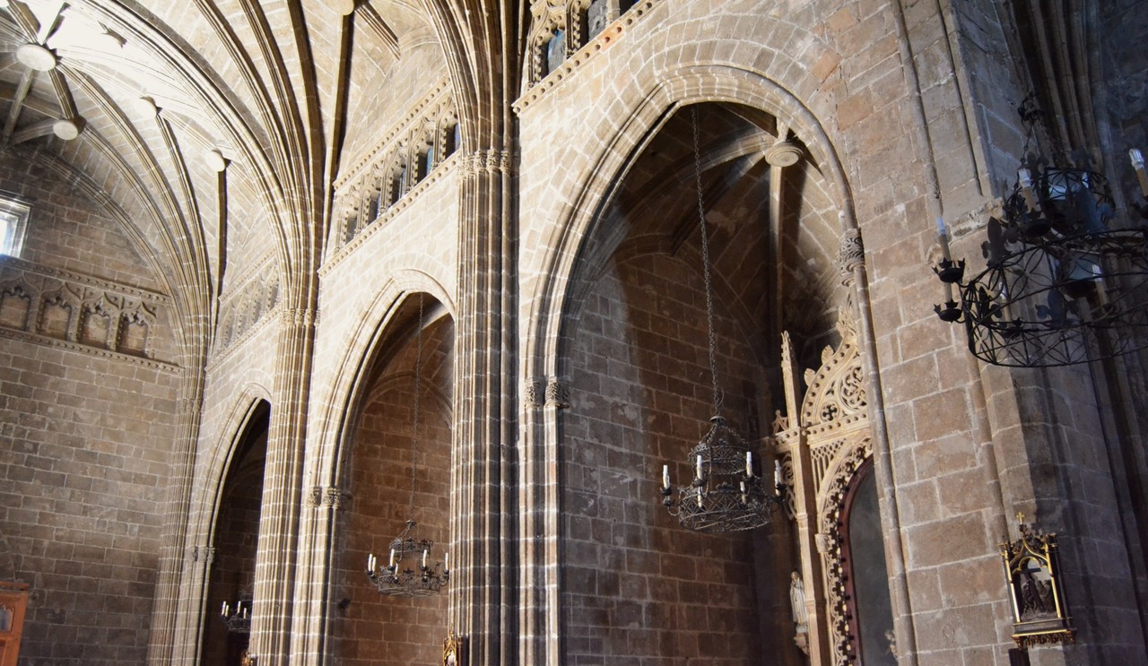 Les voltes de l'església de Sant Bertomeu al nucli antic