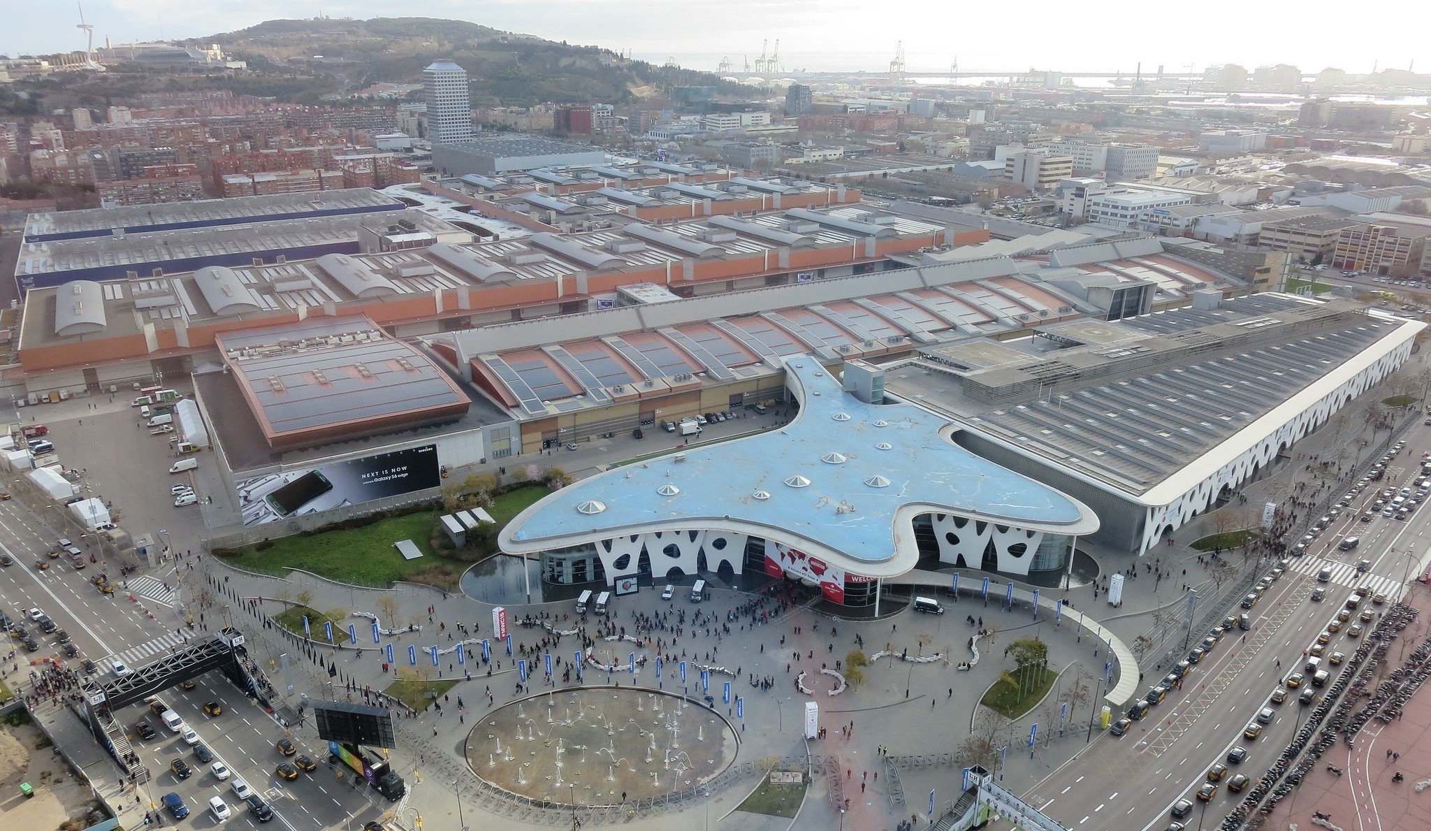Fira Barcelona Gran Via des de l'aire: els pavellons, la plaça i l'accés al recinte