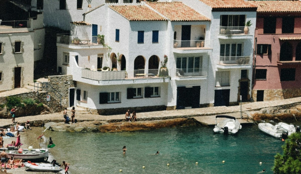 Cala de Sa Tuna bajo las casas de Begur